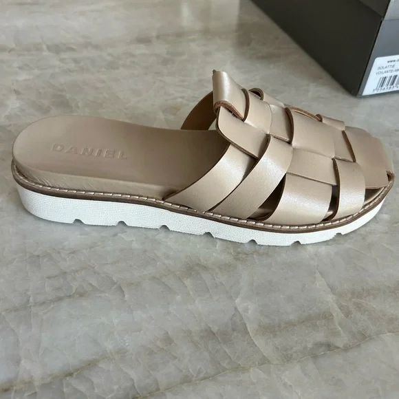 New Daniel shoe - Picture 3 of 3